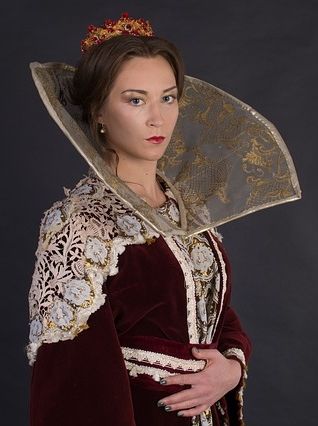 Queen's costume