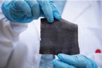 Figure 2. Laser-printed waterproof and stretchable e-fabric